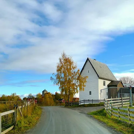 Jomfruburet Og Drengestua * Gran